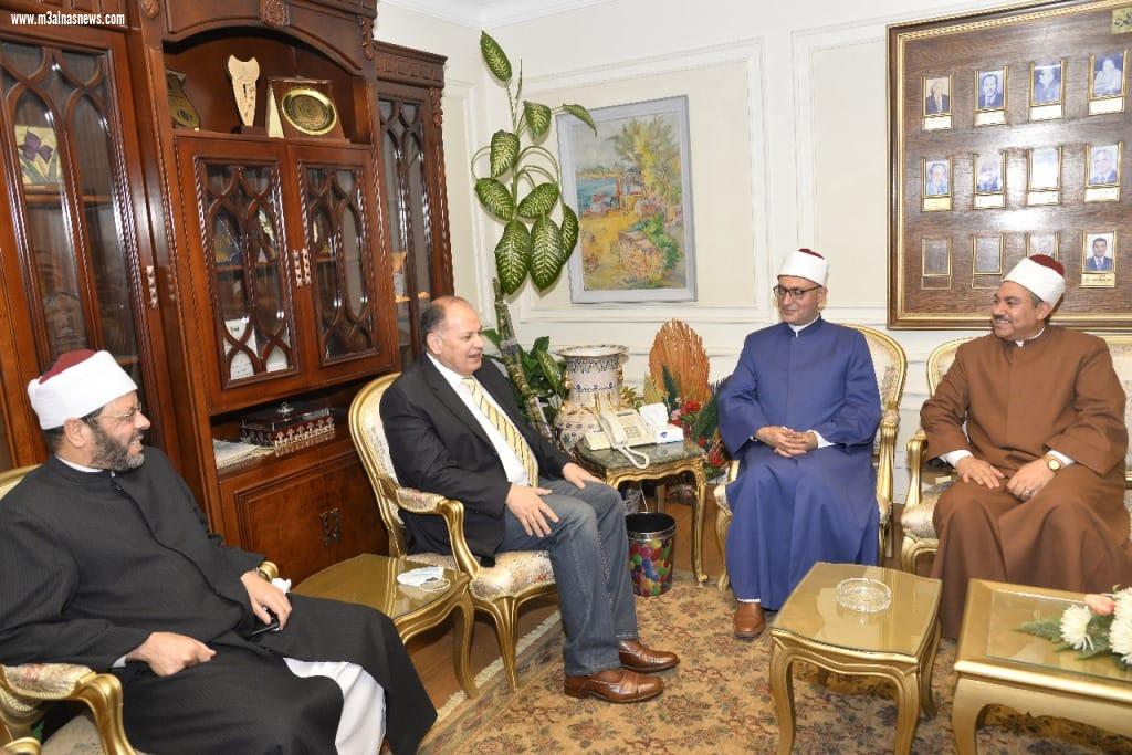 محافظ أسيوط يلتقى أمين عام مجمع البحوث الاسلامية لمناقشة دعم وتنشيط العمل الدعوى وتفعيل المشاركة المجتمعية لمواجهة الظواهر السلبية