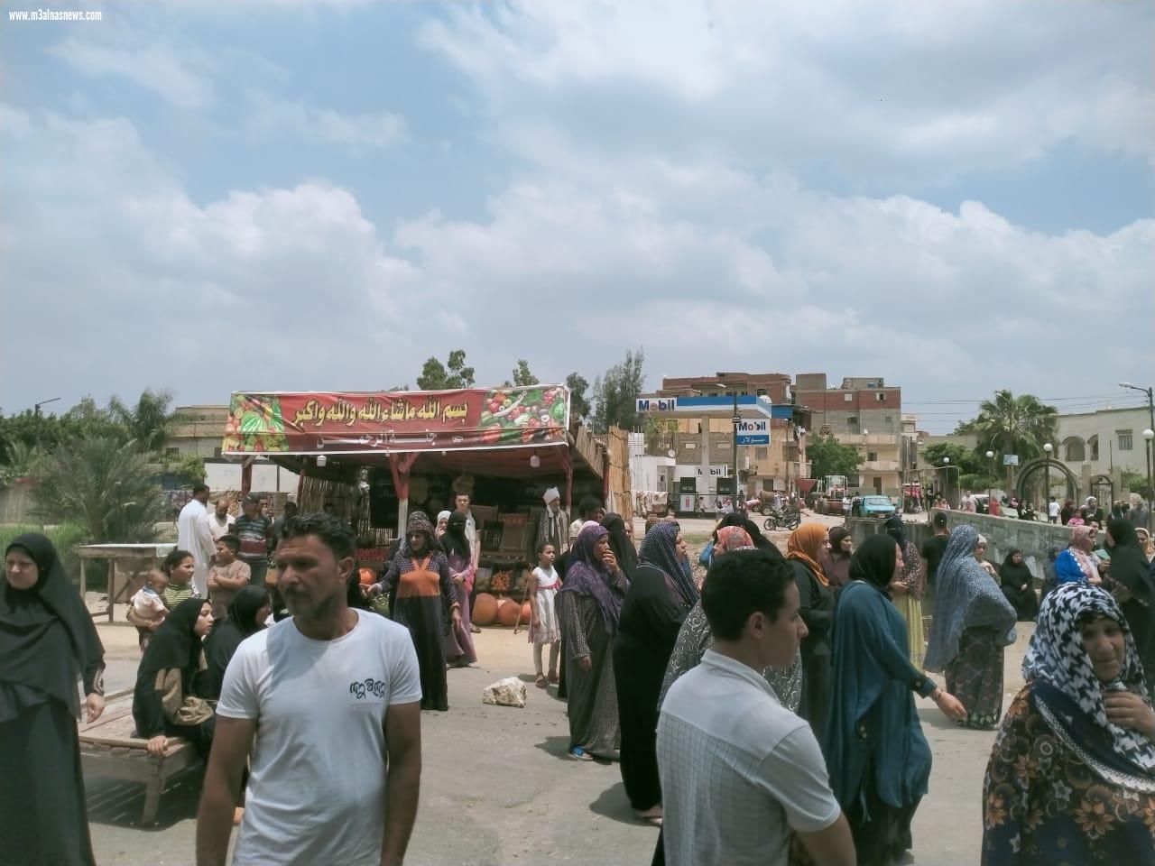 وقفة احتجاجية لاهالى قرية زيدان بكفرالشيخ لتأخر بانتشال جثامين أبنائهم