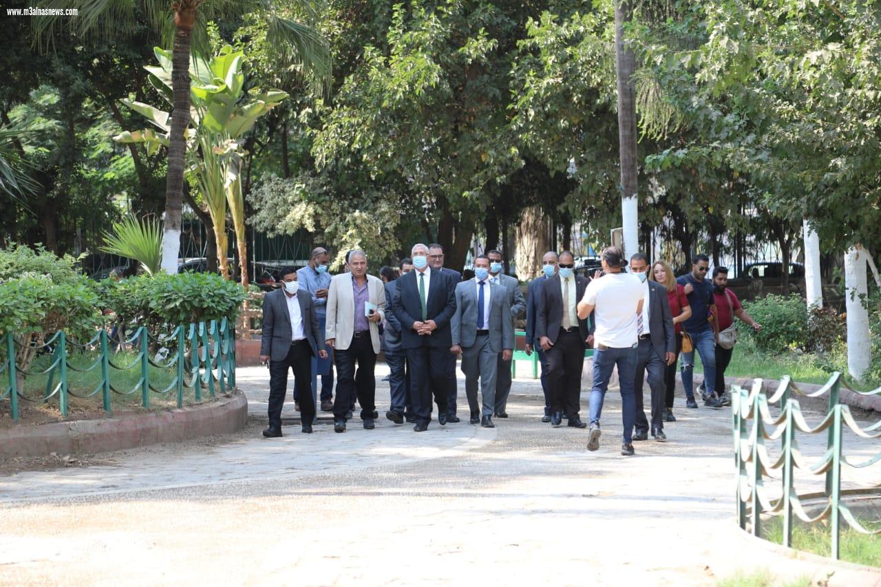 وزير الزراعة يتفقد حديقة الأسماك ويؤكد على تطويرها والحفاظ على طابعها الاثري 