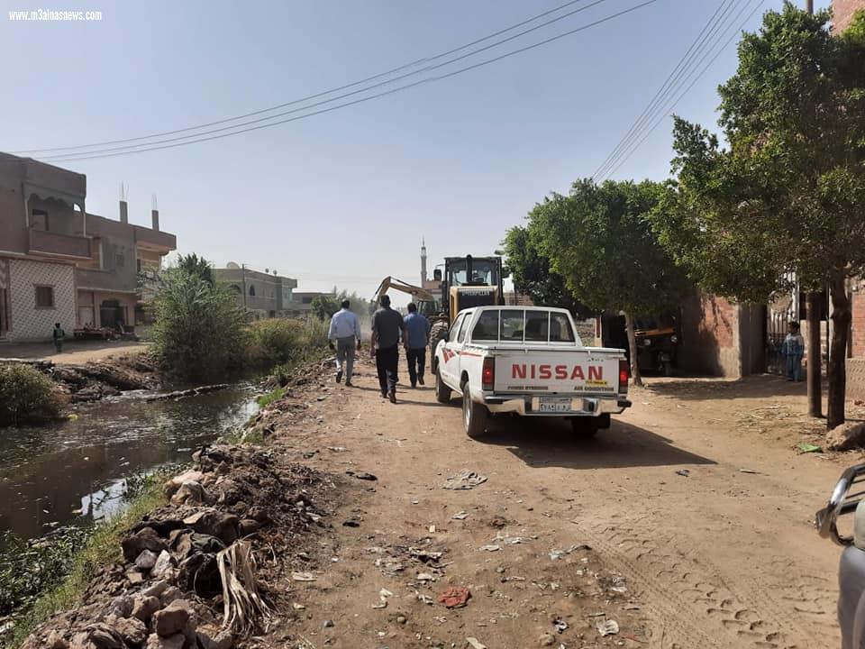 محافظ أسيوط: إزالة 28 حالة تعدي على أراضي تابعة للاصلاح الزراعي والصرف والري بمركزي منفلوط والقوصية ضمن المرحلة الثانية من الموجة الـ 18 لازالة التعديات