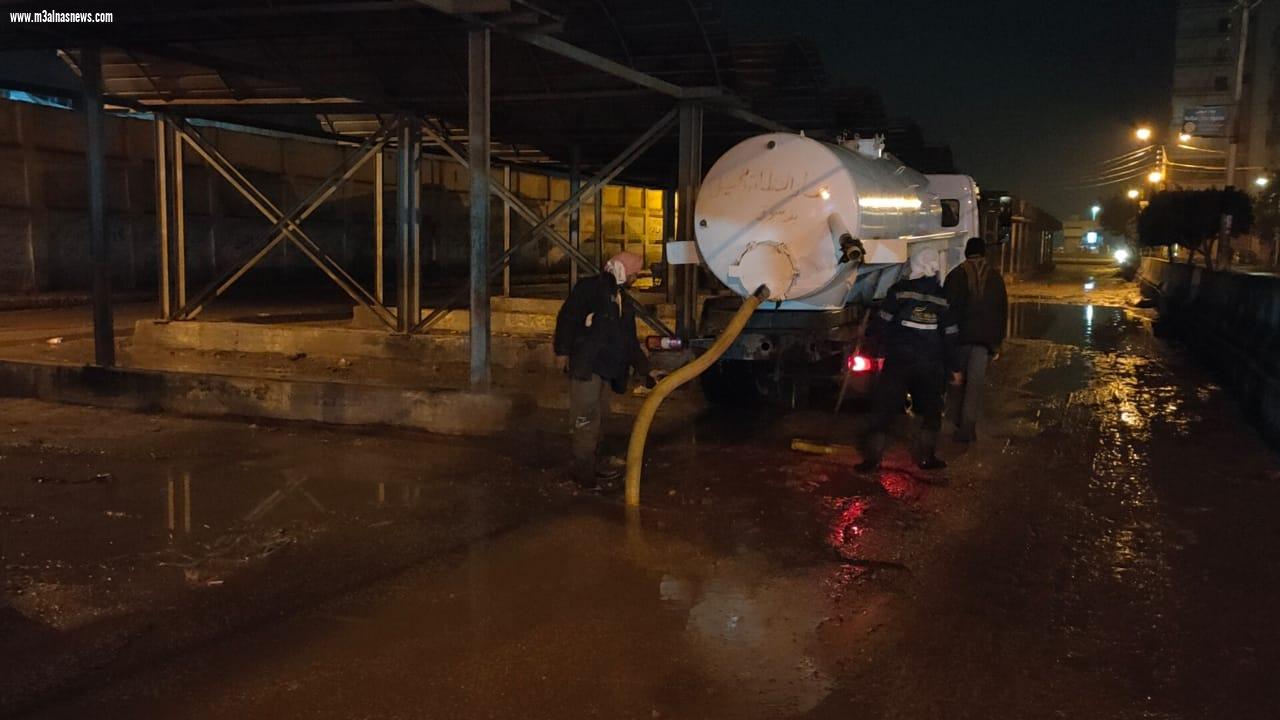 رفع مياه الأمطار بمدن وقرى كفر الشيخ والانتهاء من رفع 2400 طن قمامة ببلطيم ليلا