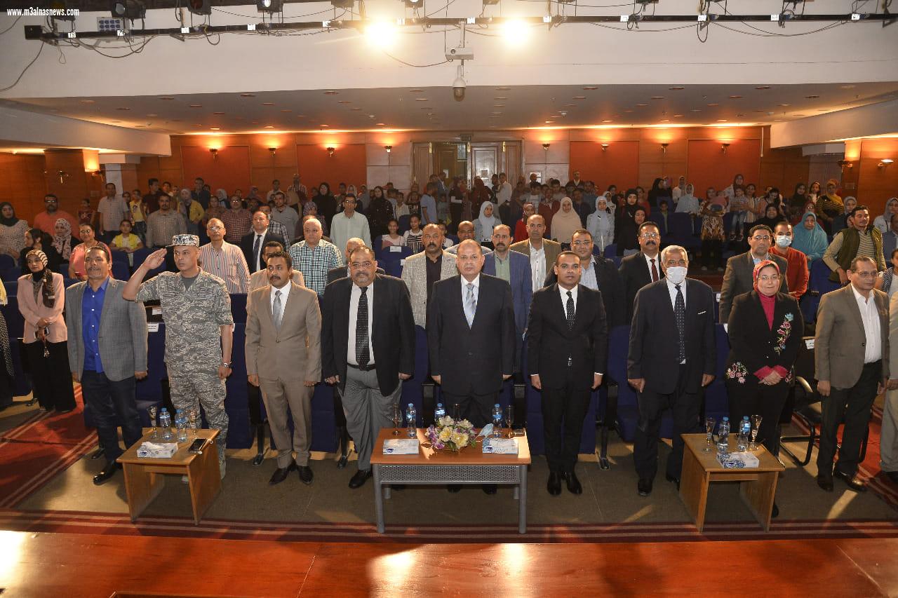 بالتعاون مع مؤسسة مصر الخير محافظ أسيوط يوزع حزمة مساعدات ومشروعات مدرة للدخل للأسر الأولى بالرعاية بإجمالي تكلفة 3.3مليون جنيه