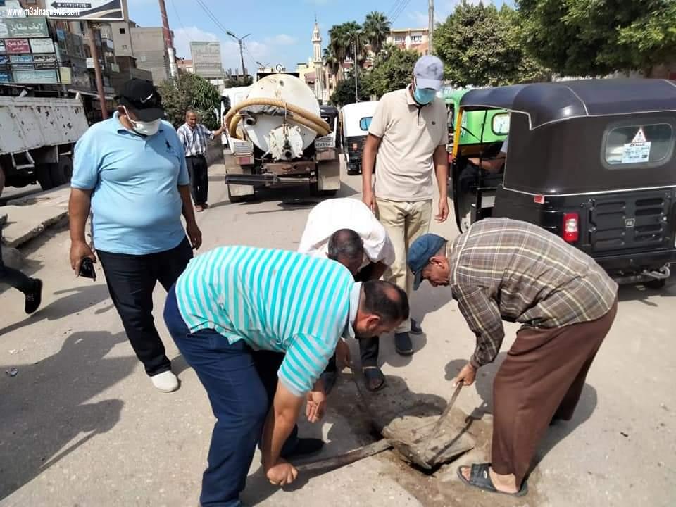 رئيس مركز ومدينة الحامول يتابع الاستعداد لفصل الشتاء وتطهير وتسليك صفايات الأمطار
