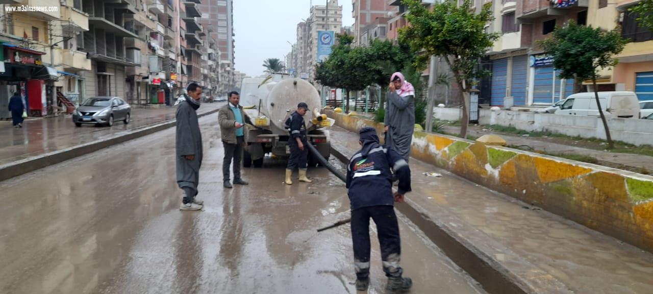 استمرار رفع مياه الأمطار بشوارع مدن وقرى كفر الشيخ
