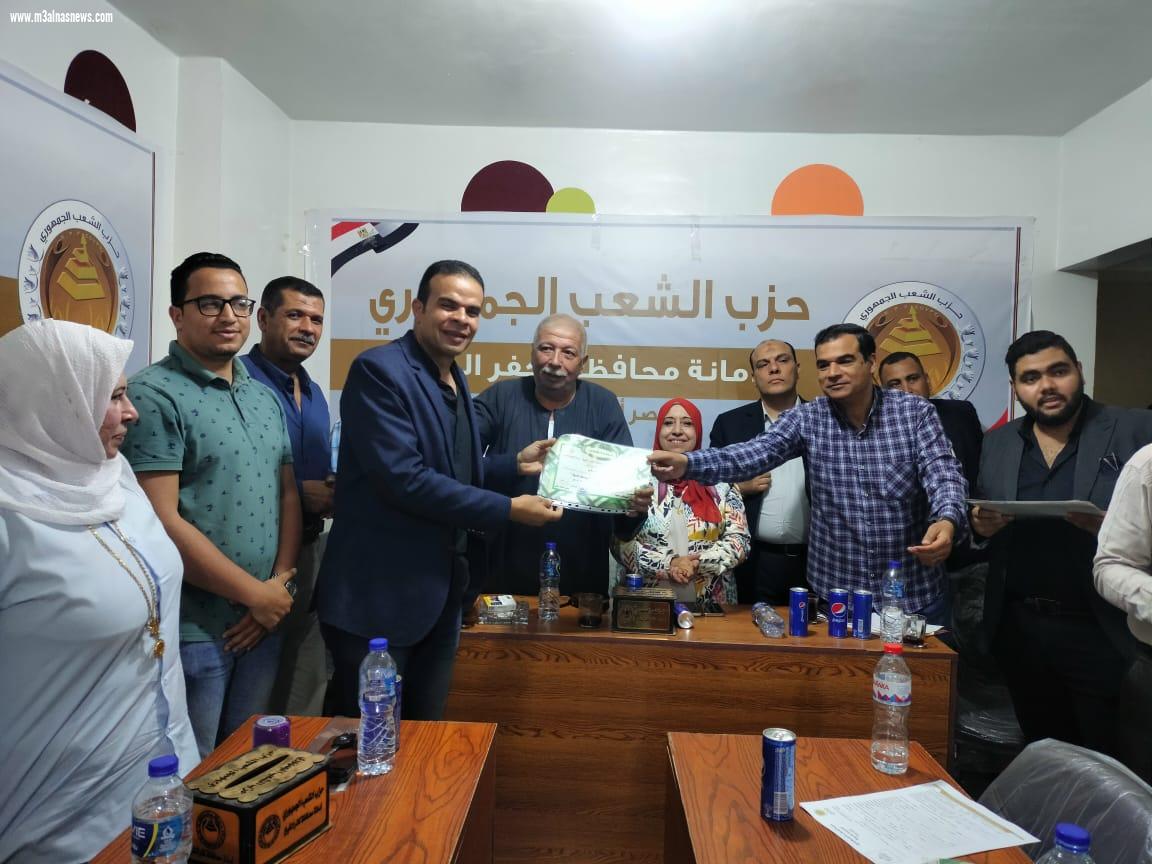 احتفالاً بعيد العمال ... الشعب الجمهورى يكرم المتميزين بالقطاعات المختلفه
