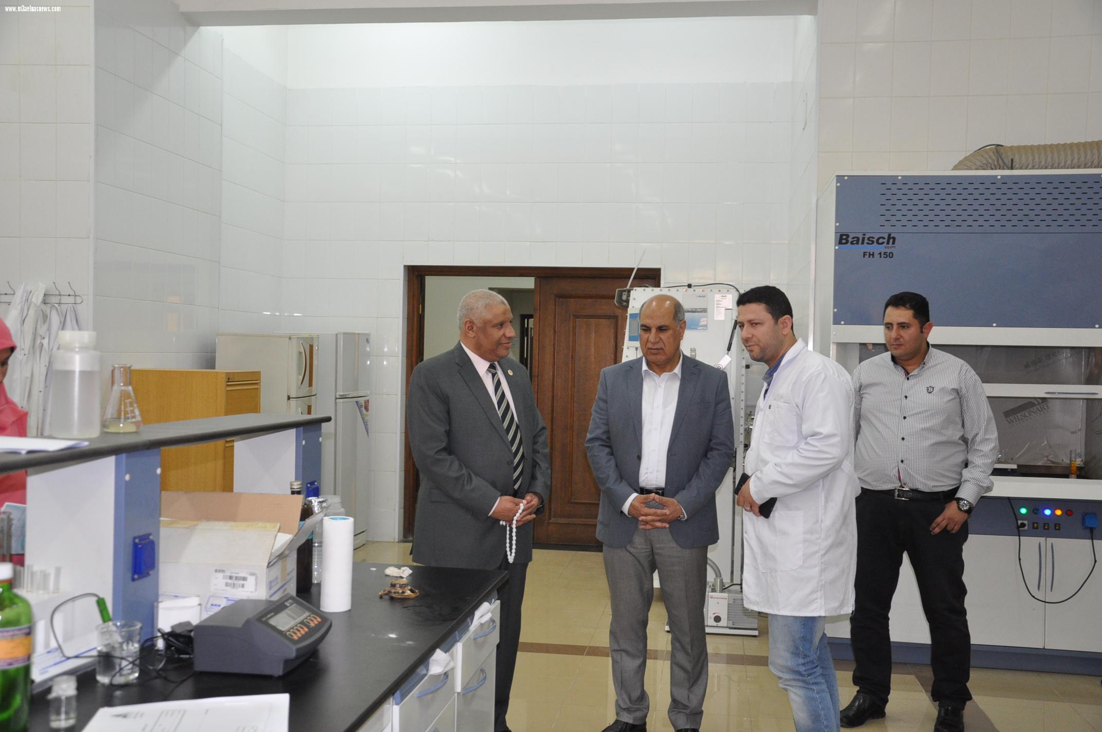 رئيس الشركة الوطنية للرمال السوداء يزور جامعه كفرالشيخ