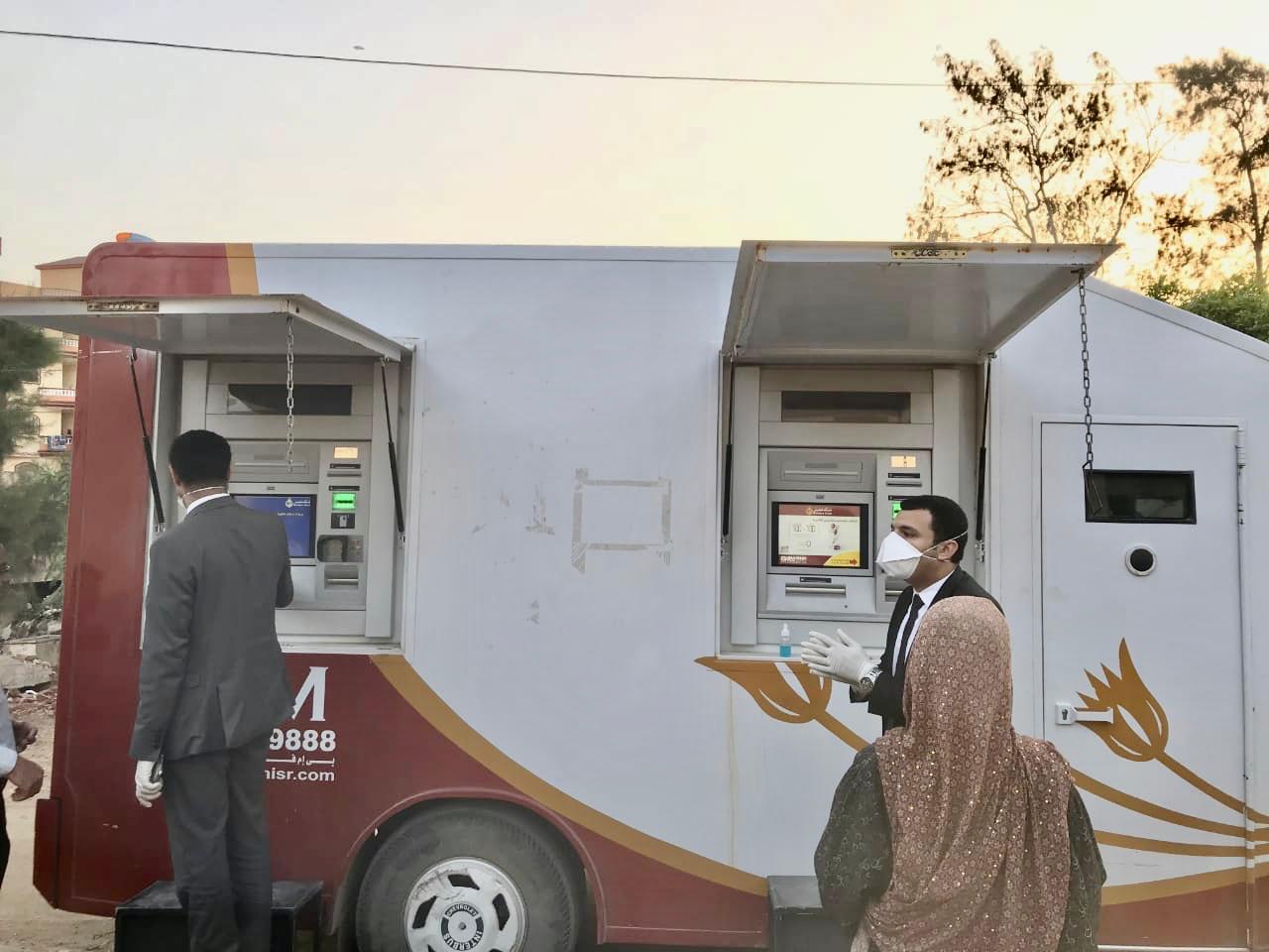 بنك مصر يوفر ماكينات صراف آلى متنقلة لقرية كفر العجمي بكفرالشيخ لصرف الرواتب والمعاشات