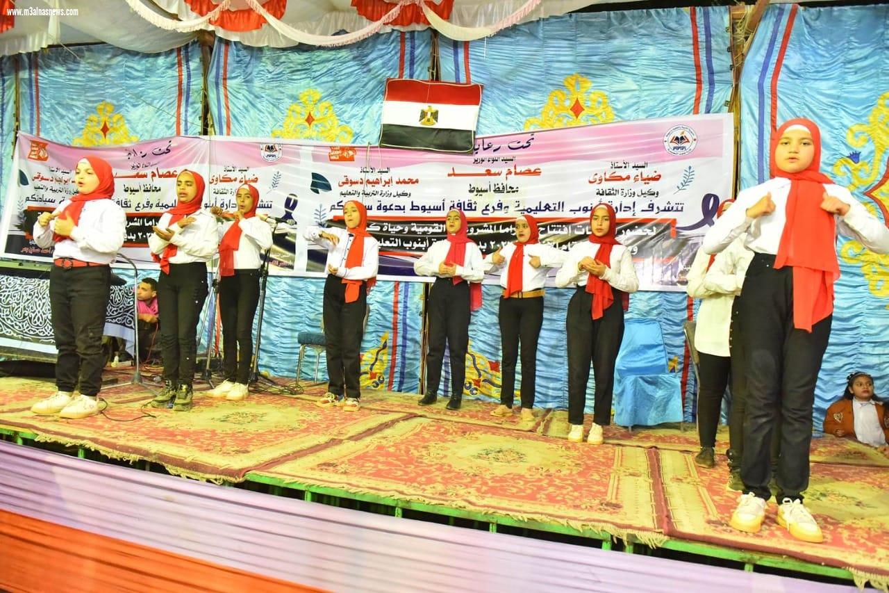 بالتعاون مع فرع ثقافة أسيوط محافظ أسيوط يفتتح بانوراما المشروعات القومية ومشروعات حياة كريمة بإدارة أبنوب التعليمية ويشهد احتفالية ختام الأنشطة