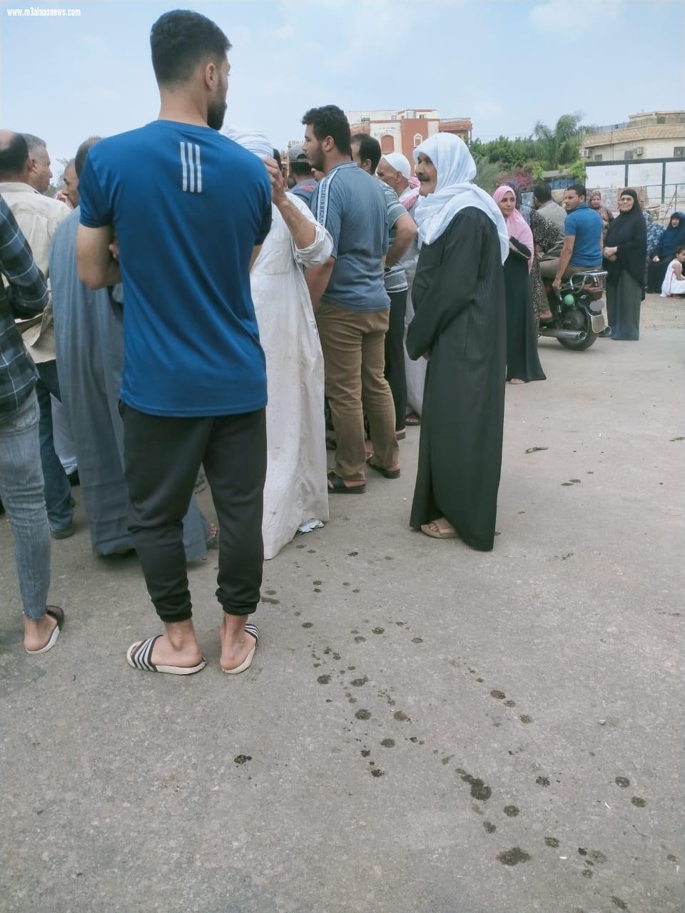 وقفة احتجاجية لاهالى قرية زيدان بكفرالشيخ لتأخر بانتشال جثامين أبنائهم