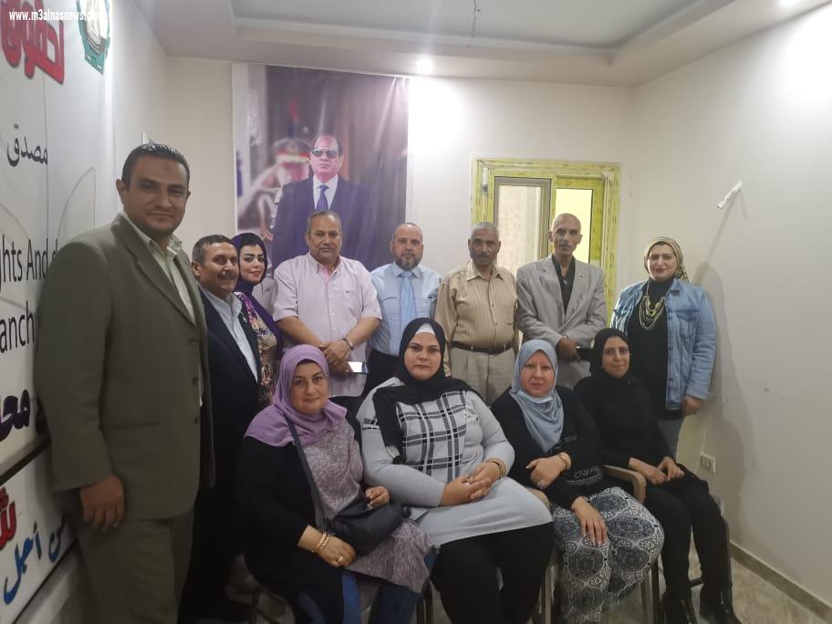 مكتب كفرالشيخ يجتمع لحل مشكلات المواطنين ويهنئ القرشى بتكليفه مستشارا إعلاميا لرئيس مجلس الإدارة