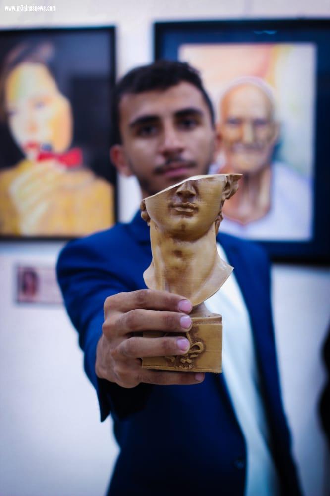 احمد عبدالغنى .. ابن محافظة كفر الشيخ ... موهبة فذه فى رسم النحت