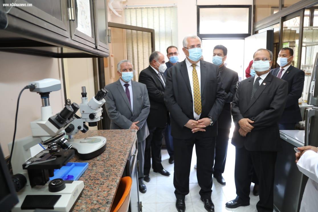 وزير الزراعة يفتتح معمل تطبيقات النانوتكنولوجي في امراض النبات بمركز بحوث الصحراء