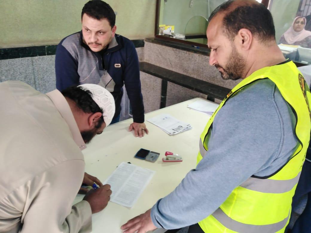 شباب مستقبل وطن بكفرالشيخ يضرب نموذجًا اجتماعيًا لمساعدة العمالة غير المنتظمة في صرف المنحة