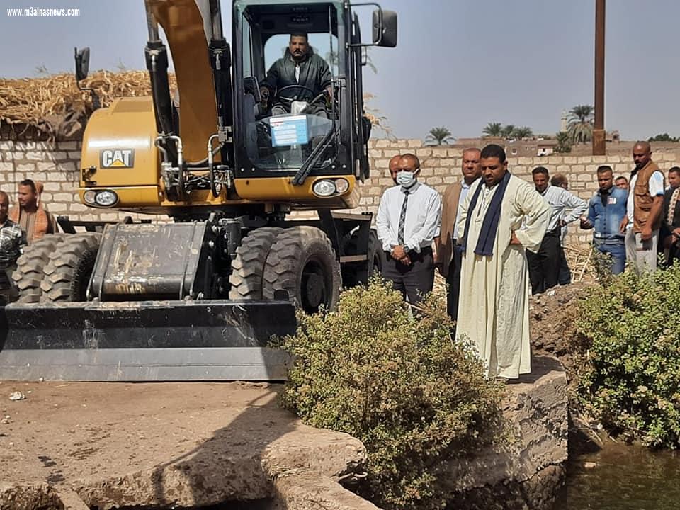 محافظ أسيوط: إزالة 28 حالة تعدي على أراضي تابعة للاصلاح الزراعي والصرف والري بمركزي منفلوط والقوصية ضمن المرحلة الثانية من الموجة الـ 18 لازالة التعديات