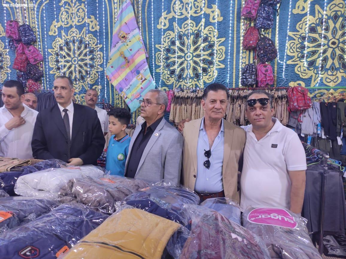مستقبل وطن بكفر الشيخ يفتتح  معرضا مجانيا للملابس والأدوات المدرسية فى الحامول 