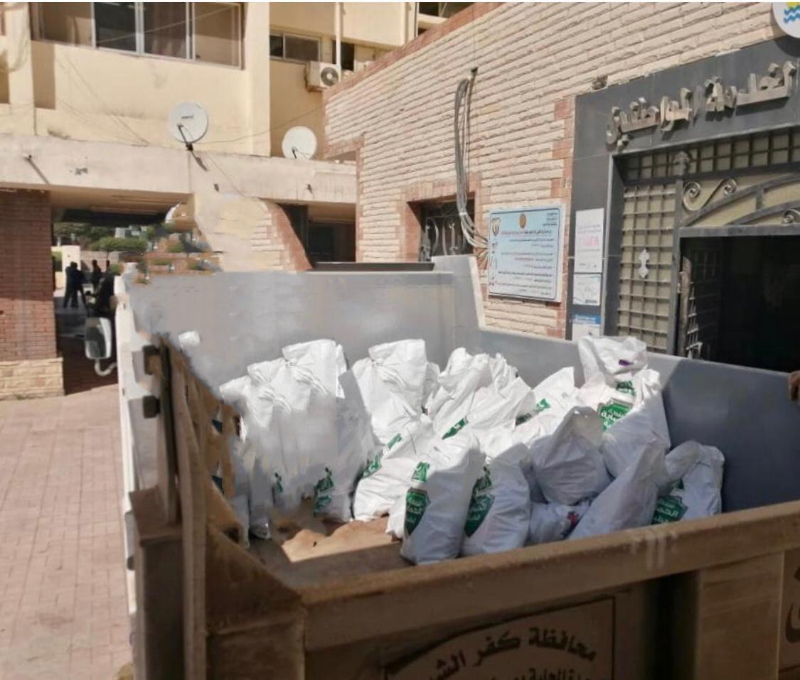 محافظ كفر الشيخ يتابع توفير المواد الغذائية ومستلزمات التطهير والتعقيم لأهالى قرية كفر العجمى