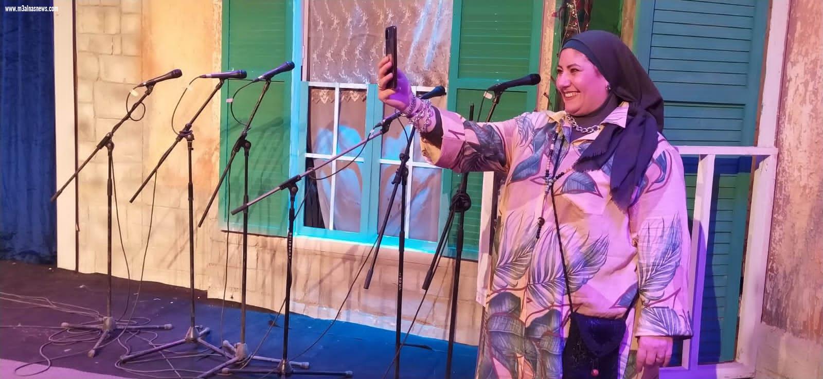 الفنانة القديرة  لبني الشيخ تعيد الحياة لفرقة الموسيقي والالات الشعبية بلافتة كامل العدد