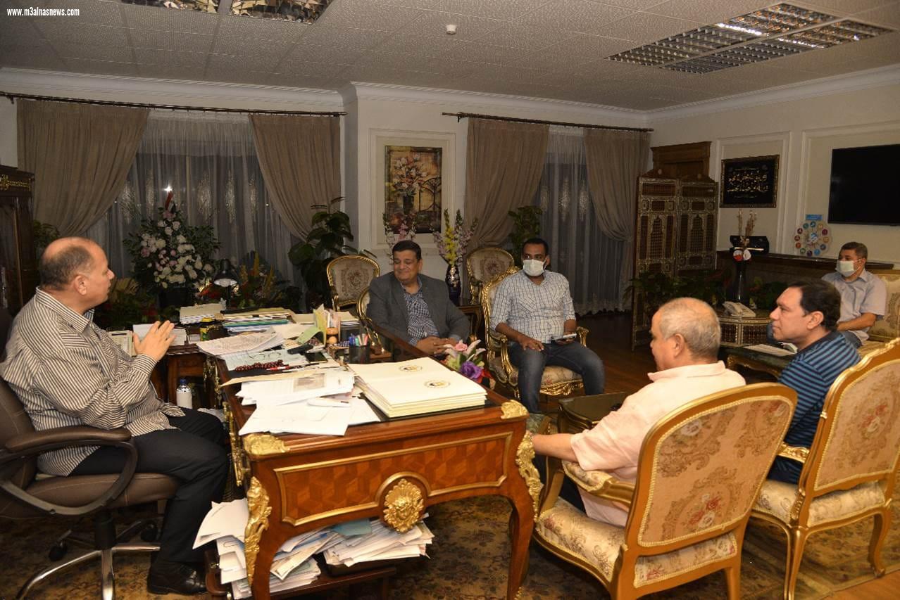 محافظ أسيوط يواصل لقاءاته الدورية بأعضاء النواب والشيوخ لمناقشة بعض القضايا الخدمية والاحتياجات الجماهيرية