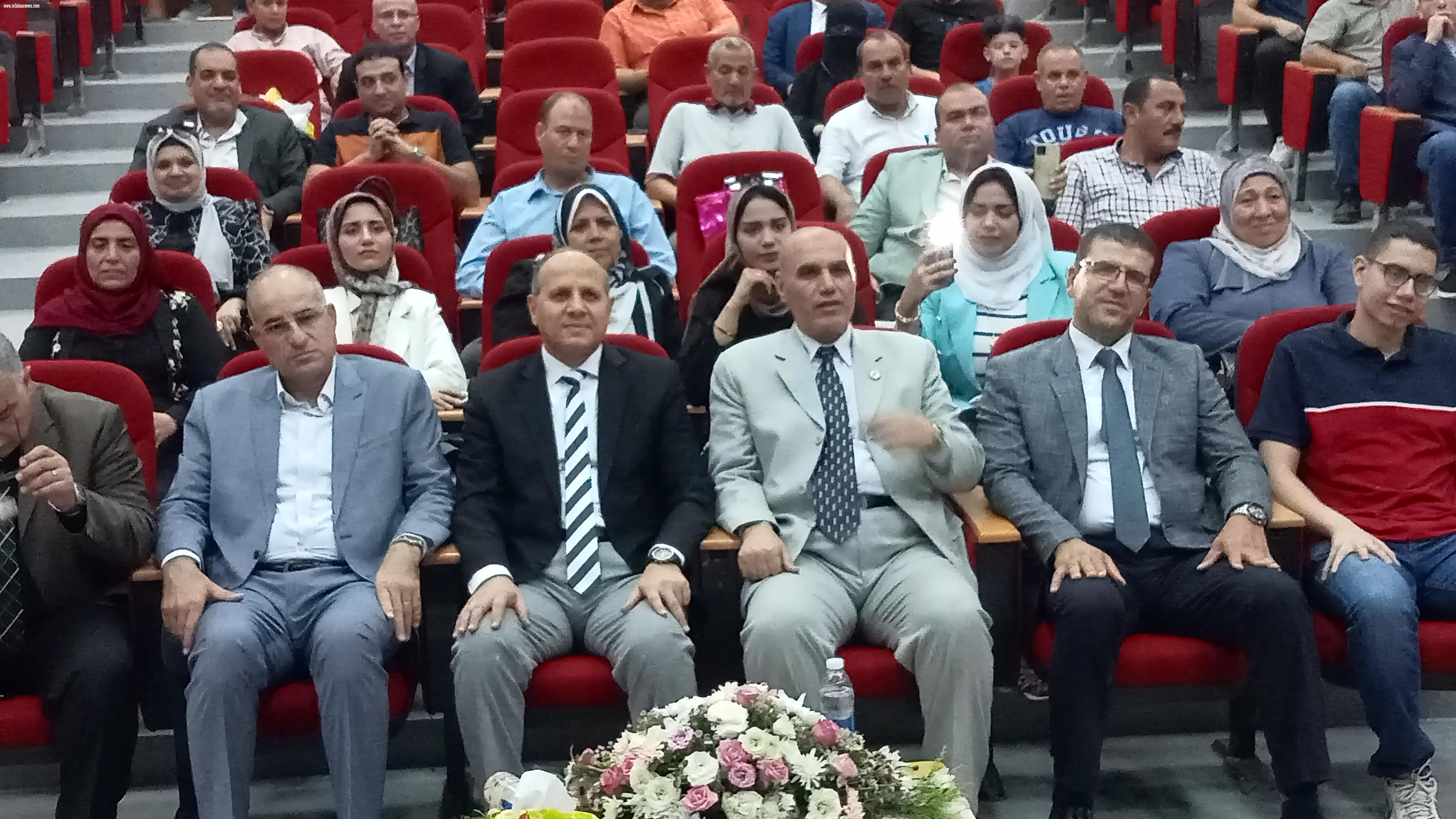 قيادات التربية والتعليم تكرم ... خالد البربرى .. مدير تعليم كفر الشيخ لبلوغة سن المعاش