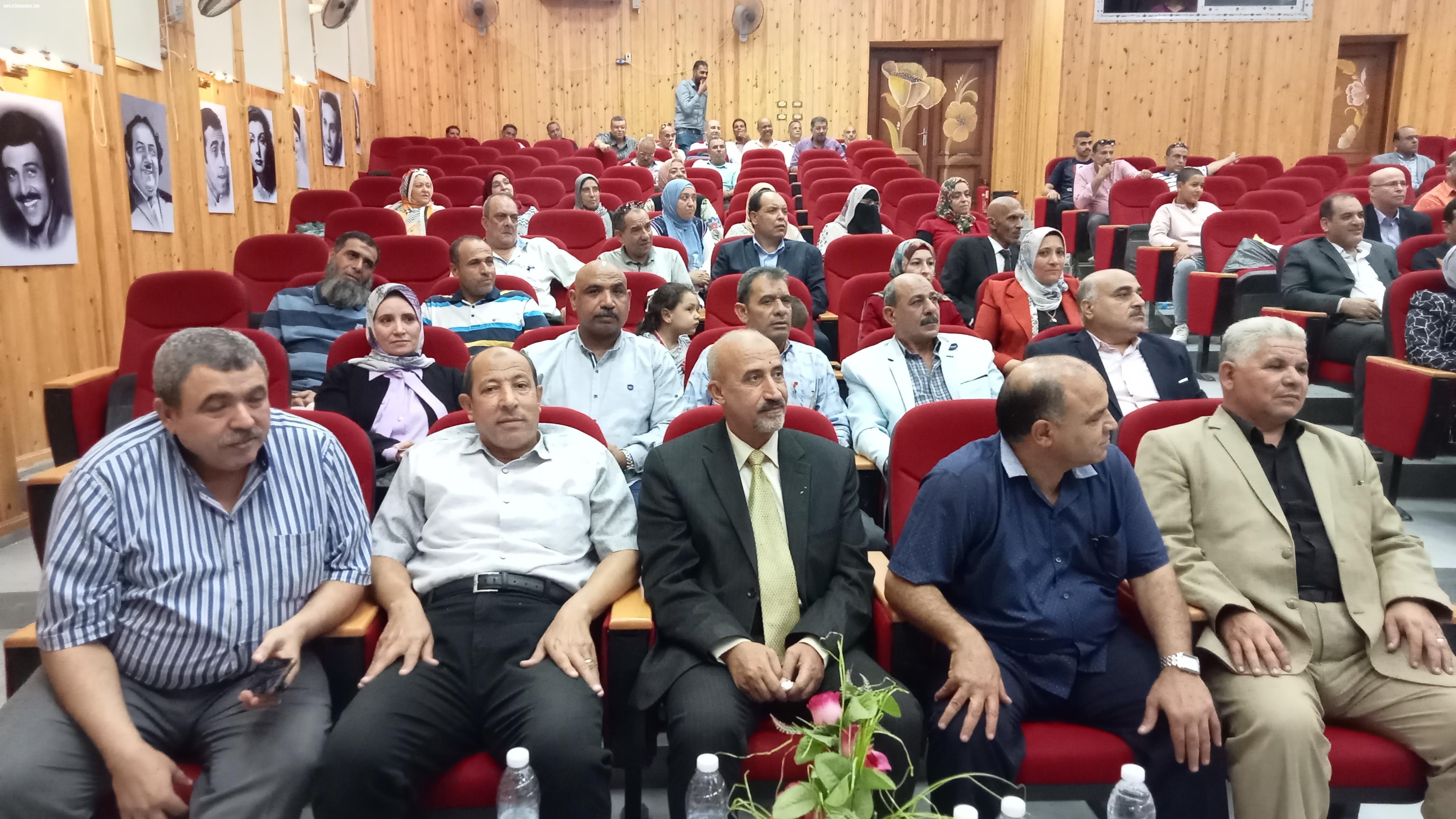 قيادات التربية والتعليم تكرم ... خالد البربرى .. مدير تعليم كفر الشيخ لبلوغة سن المعاش