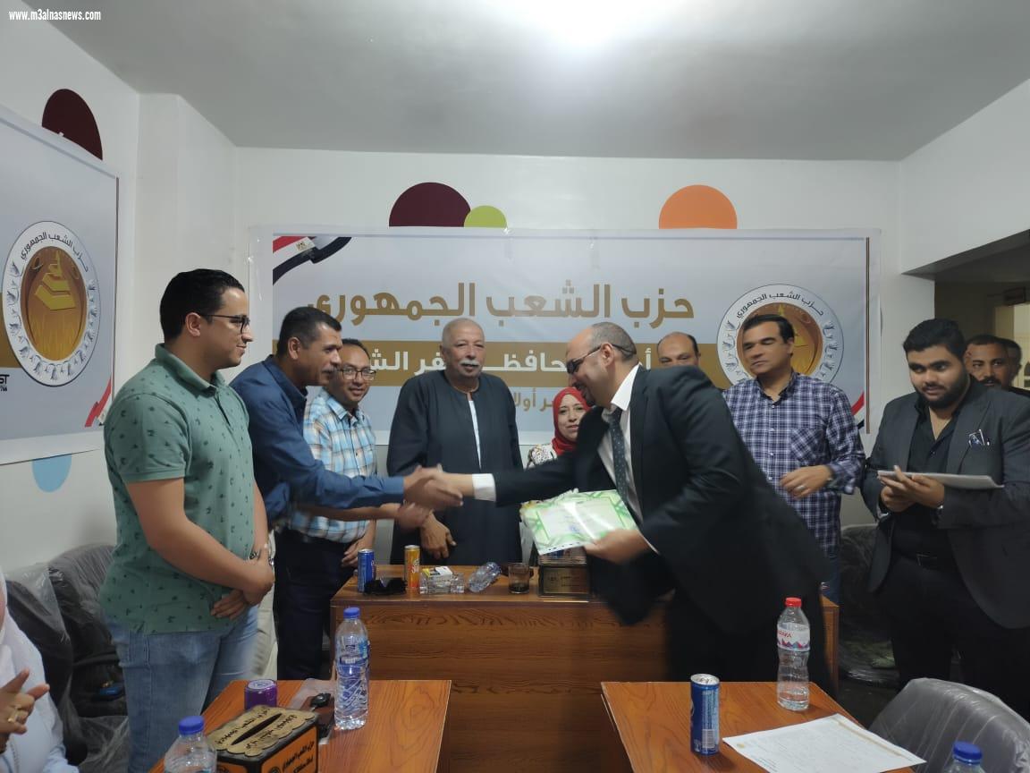 احتفالاً بعيد العمال ... الشعب الجمهورى يكرم المتميزين بالقطاعات المختلفه