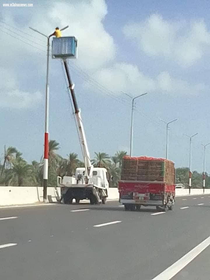 نائب برلمانى ببلطيم ... ينتقد تفكيك كشافات الإنارة بعد زيارة الرئيس