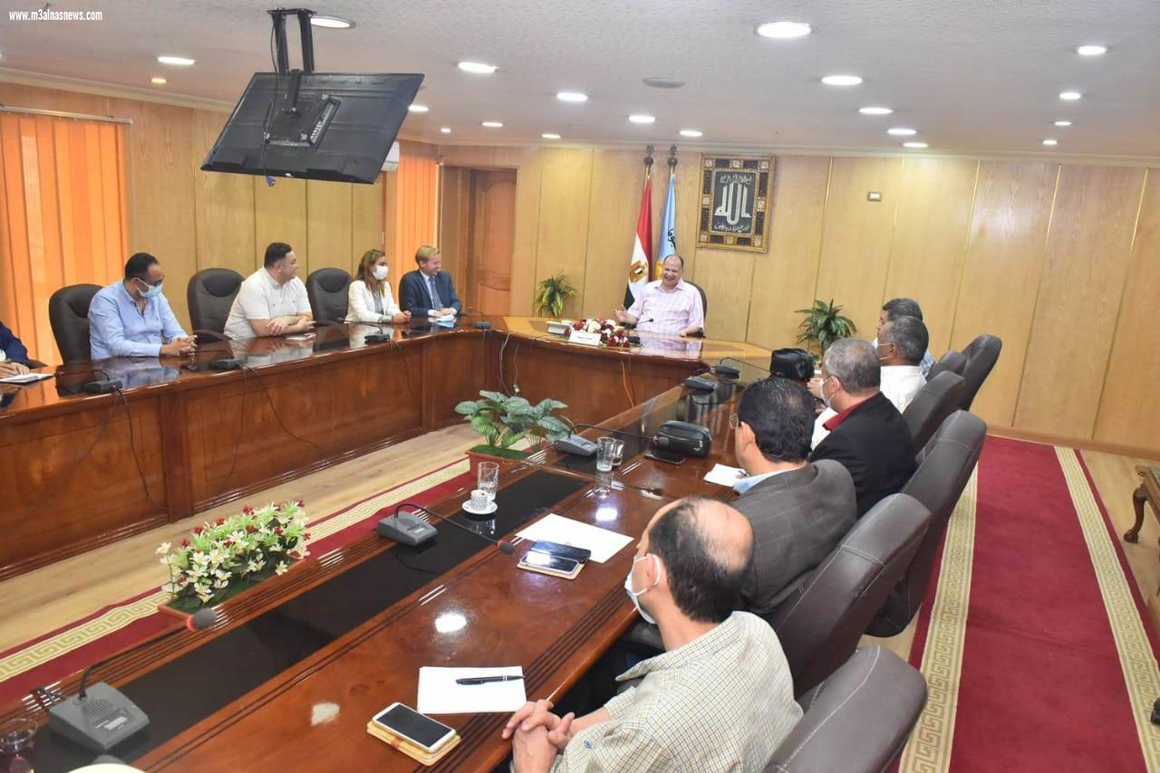 محافظ أسيوط يلتقي ممثلي صندوق التنمية الحضارية والوكالة الالمانية للتعاون الدولي لمناقشة تطوير البنية التحتية بالمناطق غير المخططة بمركز أبنوب