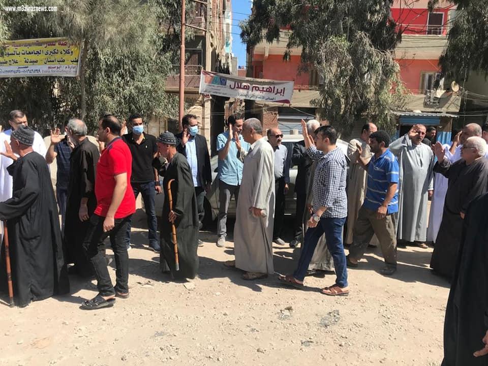 حمدين صباحى و كمال أبو عيطة يتقبلان العزاء فى المفكر والقيادى الناصرى رزق الحنفى