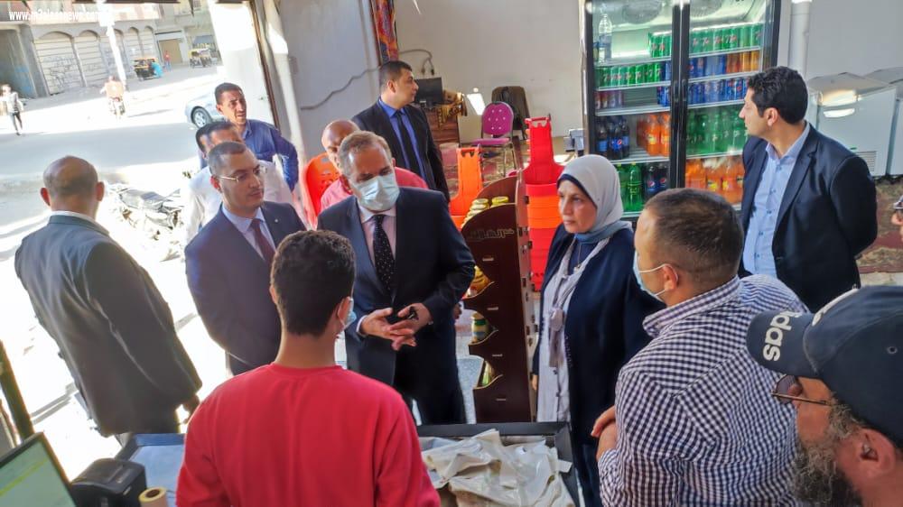 محافظ كفر الشيخ يتفقد الأسواق ويوجه بحملات لضبط لمنع احتكار السلع
