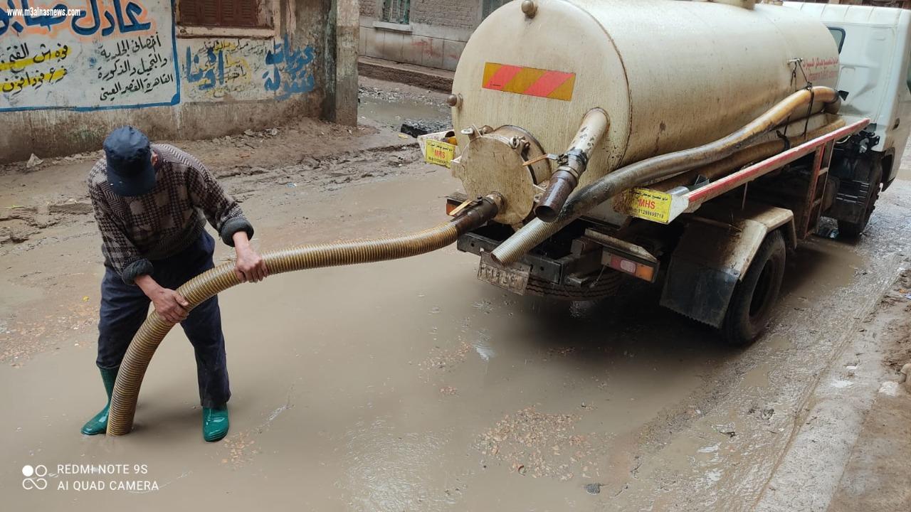 استمرار رفع مياه الأمطار بشوارع مدن وقرى كفر الشيخ