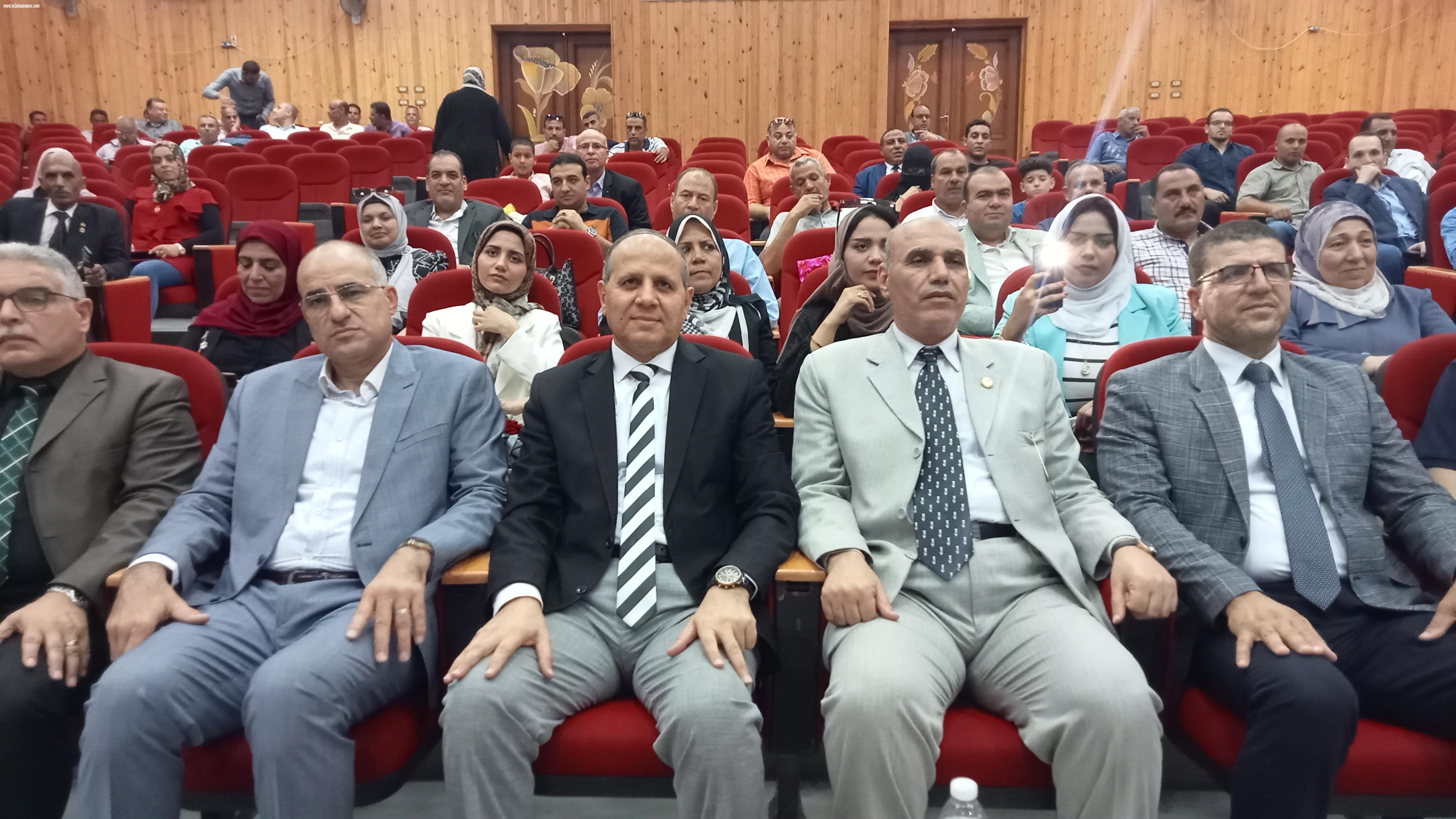 قيادات التربية والتعليم تكرم ... خالد البربرى .. مدير تعليم كفر الشيخ لبلوغة سن المعاش