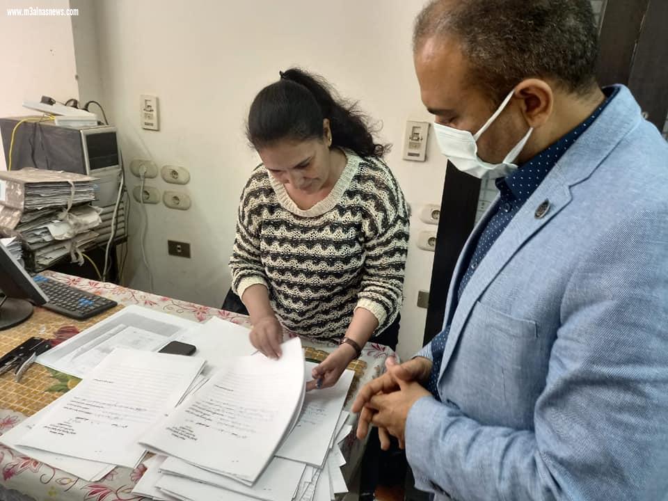محافظ أسيوط يجتمع برؤساء المراكز والأحياء ويوجه بإسراع الخطي للانتهاء من تطعيم العاملين بالجهاز الإداري