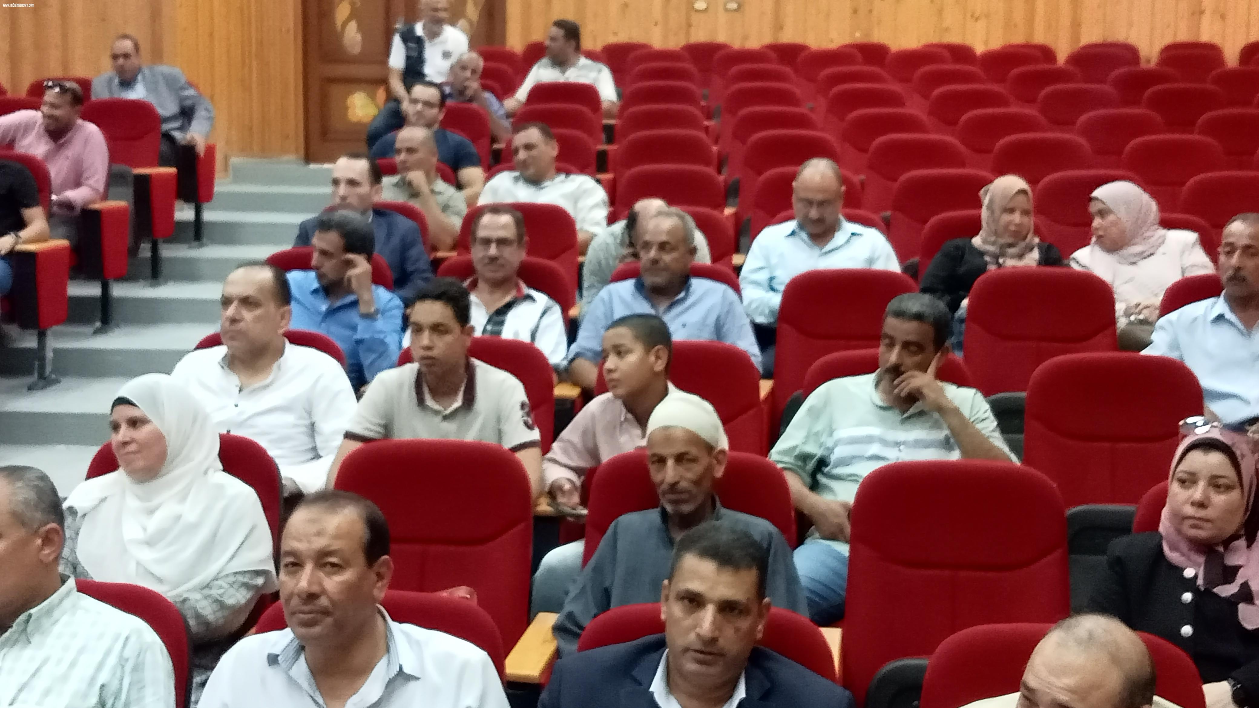 قيادات التربية والتعليم تكرم ... خالد البربرى .. مدير تعليم كفر الشيخ لبلوغة سن المعاش