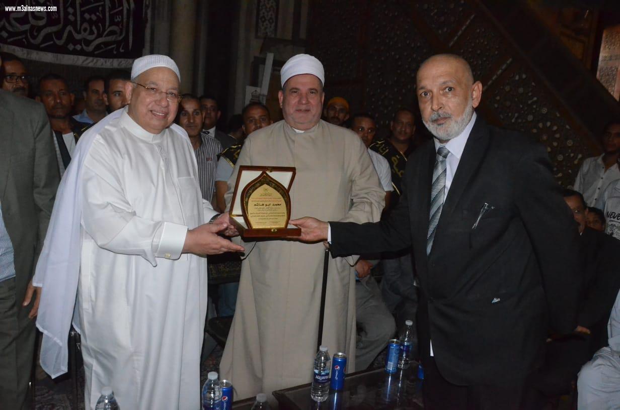 تكريم الشريف والقصبى وجمعة فى الحضرة الجامعة بمسجد الرفاعى