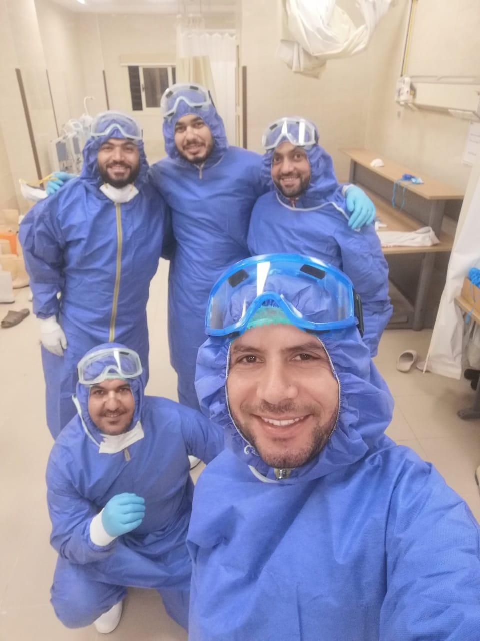 أخصائيو التحاليل بمستشفى العزل ببلطيم يوجهون رسالة للمواطنين.. تعرف عليها