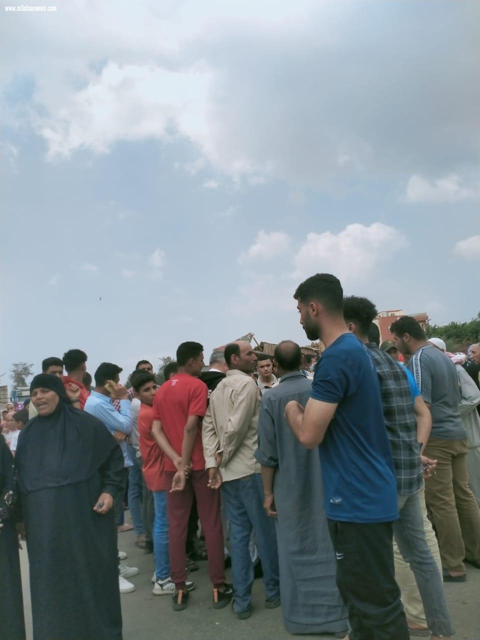 وقفة احتجاجية لاهالى قرية زيدان بكفرالشيخ لتأخر بانتشال جثامين أبنائهم
