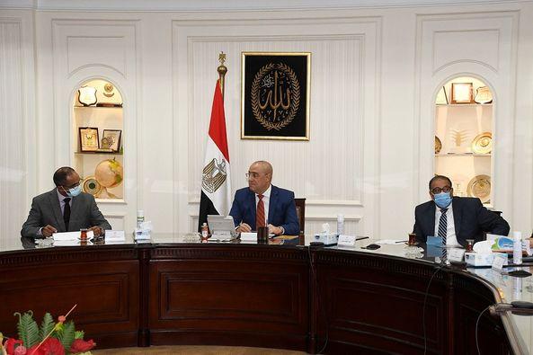 وزير الإسكان يتابع توصيل خدمات الصرف الصحى للمناطق الريفية ضمن المبادرة الرئاسية 