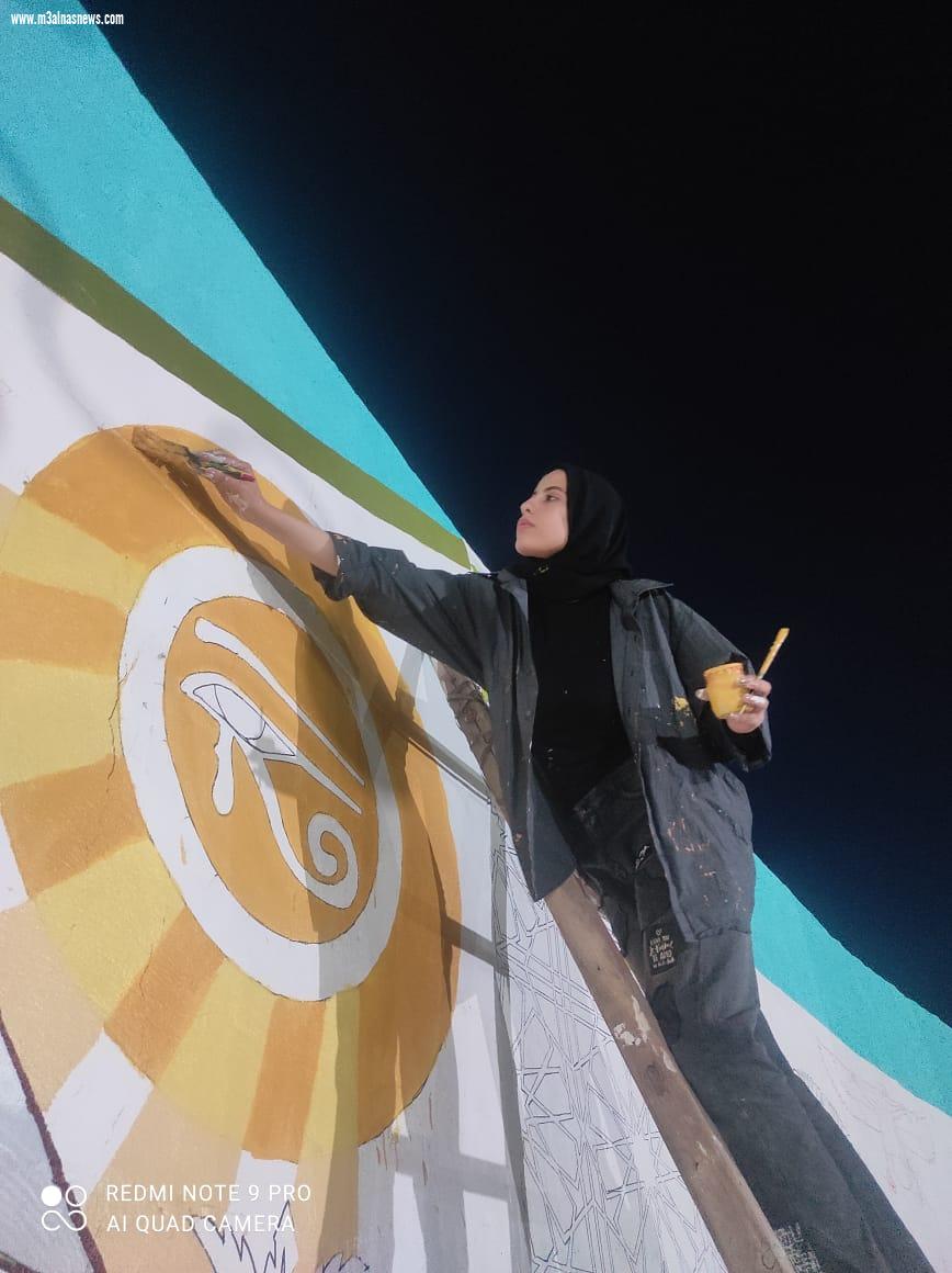 جامعة كفر الشيخ تكرم طلبة كلية التربية النوعية لتحويل سور ميدان الجامعة الي لوحة فنية رائعه