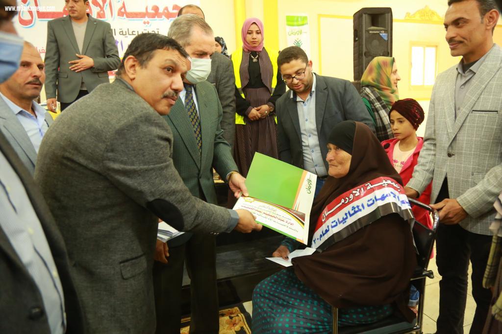 محافظ كفرالشيخ يكرم المتفوقين من الأيتام والأمهات المثاليات ويوزع مساعدات لـ 5 عرائس في احتفالية الأورمان