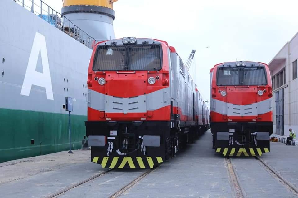 • وزير النقل يعلن وصول الدفعة الرابعة من الجرارات الجديدة الى ميناء الاسكندرية 