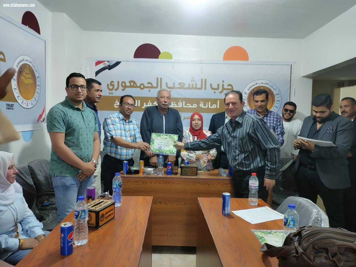 احتفالاً بعيد العمال ... الشعب الجمهورى يكرم المتميزين بالقطاعات المختلفه