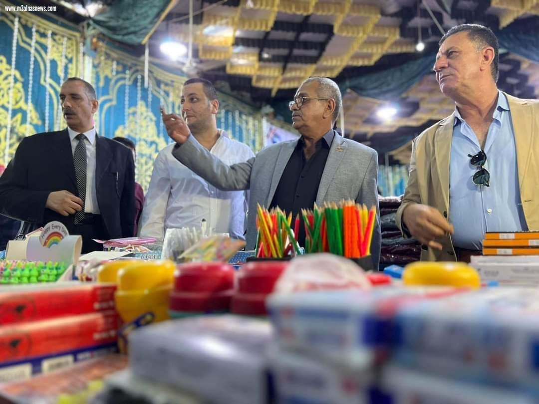 مستقبل وطن بكفر الشيخ يفتتح  معرضا مجانيا للملابس والأدوات المدرسية فى الحامول 