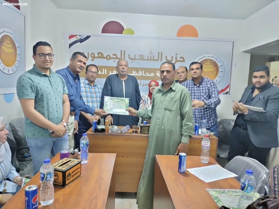 احتفالاً بعيد العمال ... الشعب الجمهورى يكرم المتميزين بالقطاعات المختلفه