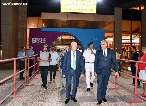 فودة يتفقد تطبيق الهوية البصرية بمطار شرم الشيخ الدولى