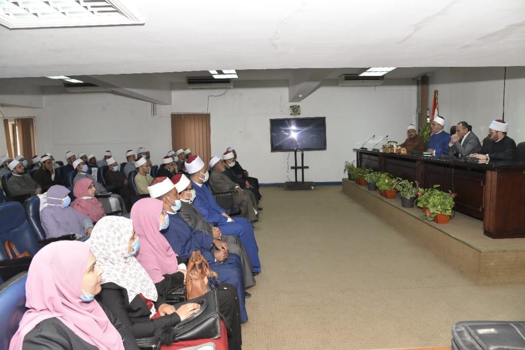 محافظ أسيوط يلتقى أمين عام مجمع البحوث الاسلامية لمناقشة دعم وتنشيط العمل الدعوى وتفعيل المشاركة المجتمعية لمواجهة الظواهر السلبية
