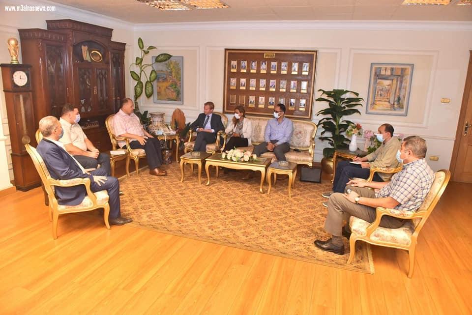محافظ أسيوط يلتقي ممثلي صندوق التنمية الحضارية والوكالة الالمانية للتعاون الدولي لمناقشة تطوير البنية التحتية بالمناطق غير المخططة بمركز أبنوب
