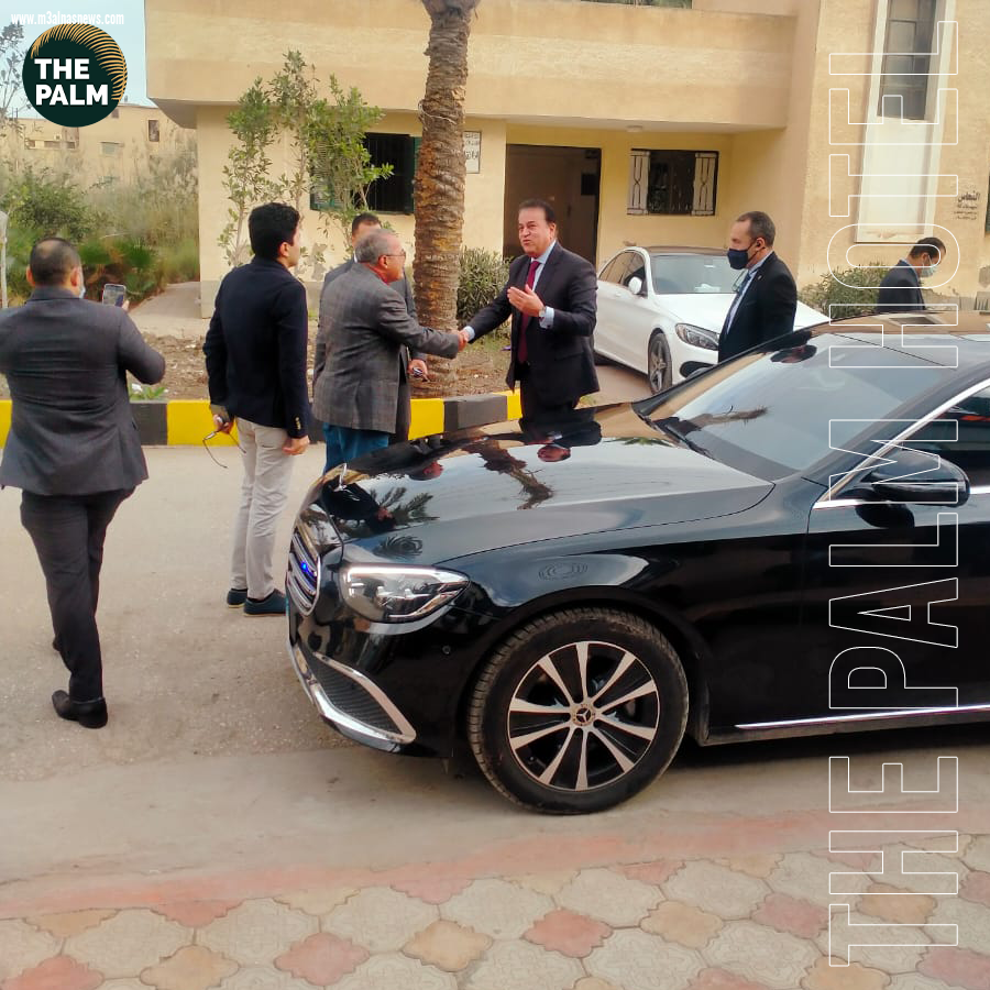 على هامش زيارة الرئيس لجامعة كفرالشيخ... وزير التعليم العالى يتفقد فندق The Palm