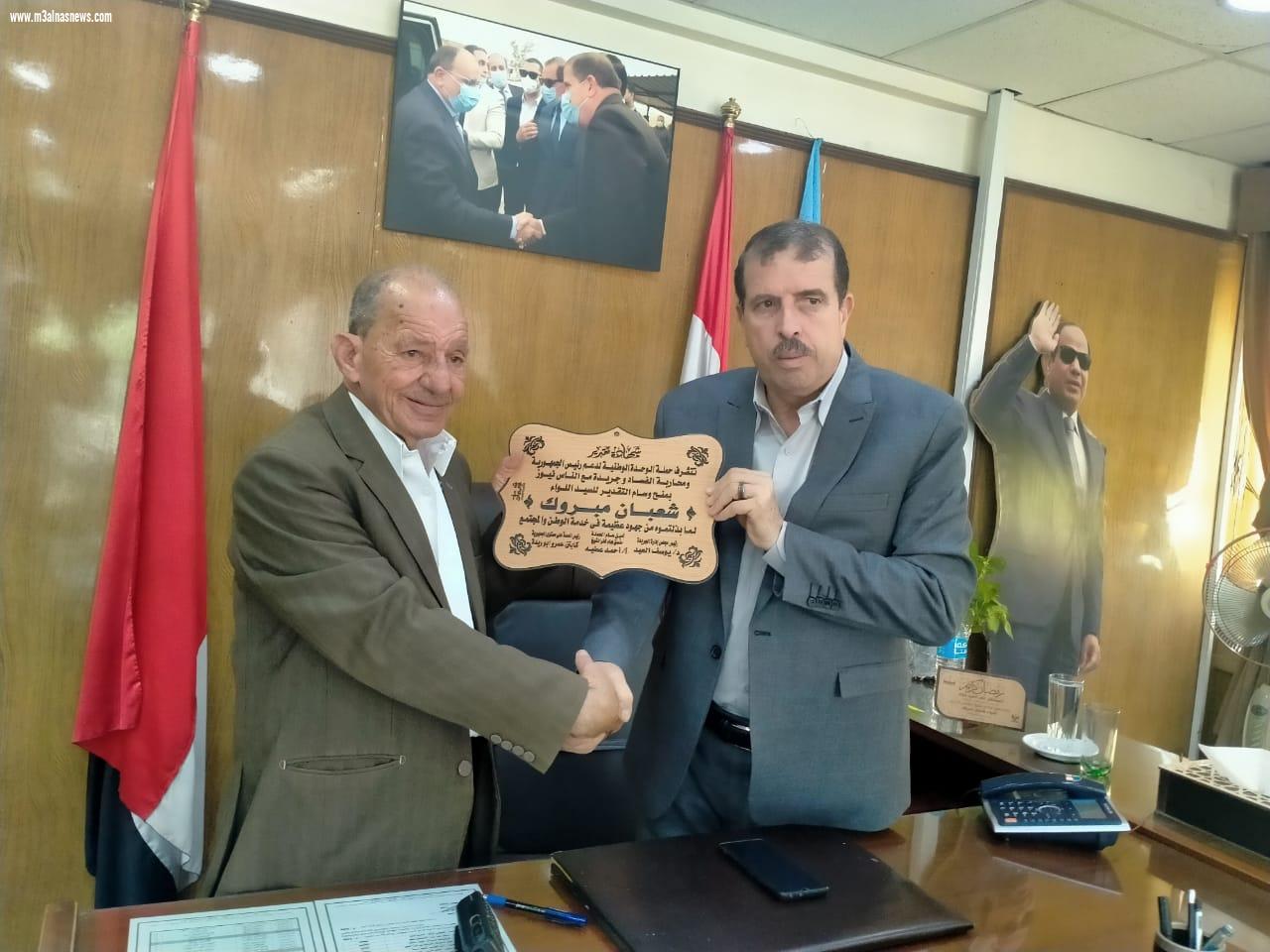 أمين عام حملة الوحدة الوطنية يكرم رئيس مدينة كفرالشيخ