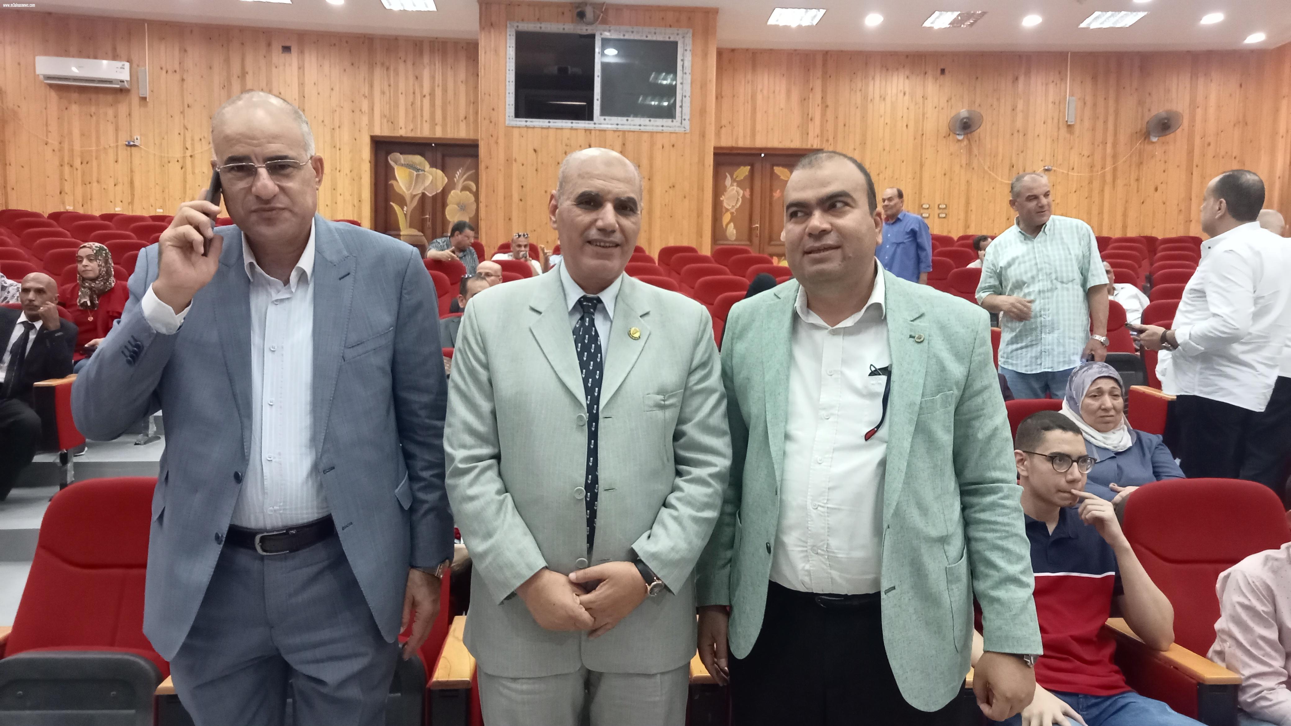 قيادات التربية والتعليم تكرم ... خالد البربرى .. مدير تعليم كفر الشيخ لبلوغة سن المعاش