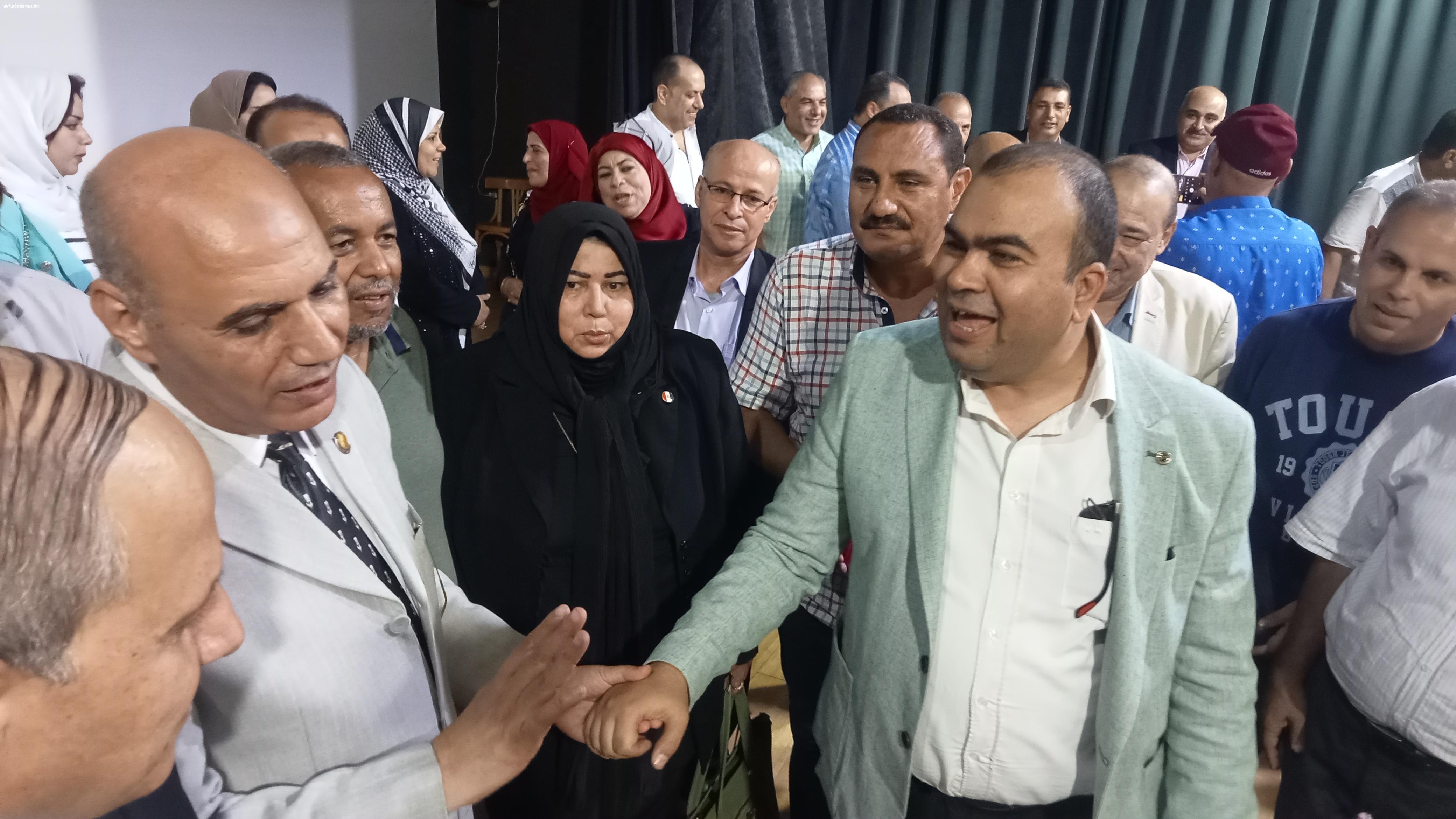 قيادات التربية والتعليم تكرم ... خالد البربرى .. مدير تعليم كفر الشيخ لبلوغة سن المعاش